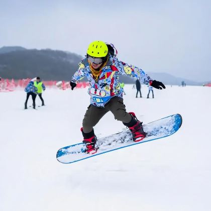 安吉云上草原·畅滑星空滑雪场一日