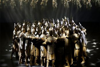 兵马俑+丽山园+《复活的军团》演出一日游【8人团/上门接送】【[8人精品小团] 晚出发，不用早起，睡到自然醒，西安三环内上门接送，自营车队统一管理，安全有保障！】