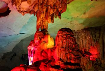 柳州香桥地质公园+中渡古镇+中渡响水瀑+中渡石林大草原一日游【香桥岩溶+中渡古镇+中渡响水瀑布+中渡石林大草原】