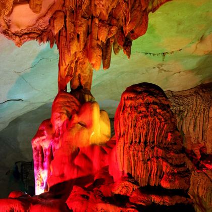 柳州香桥地质公园+中渡古镇+中渡响水瀑+中渡石林大草原一日游