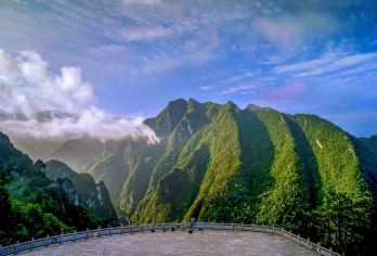 【纯玩8人团·赠游船】武陵山大裂谷+816工程+乌江一日游【打卡地球古老伤疤--武陵山大裂谷，探秘三线建设工程--816核军工洞！】