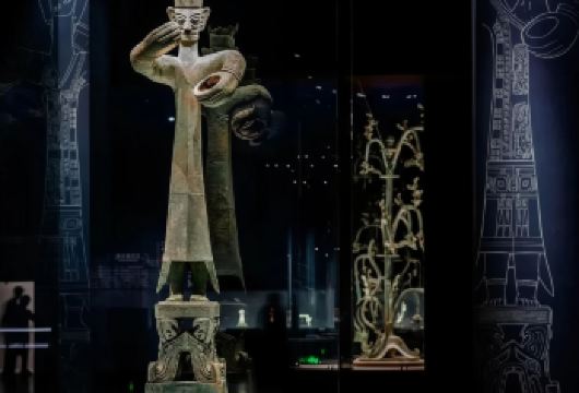 中国国家博物馆“双星耀世”【解码三千年古蜀文明的璀璨密码】【[双星耀世]深度探秘古蜀双遗址，解码青铜黄金密码，边赏国宝边溯文明脉络】