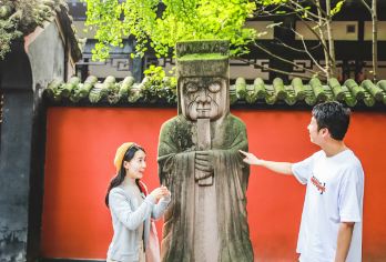 “大咖说”成都武侯祠2.5小时大咖精讲·10人小团【含门票】【[10/15人小团]跟讲解老师亲密互动，告别大团人挤人，淡季10人满团~】