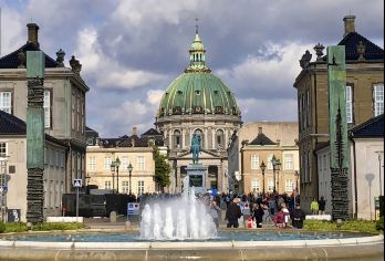 丹麦哥本哈根-安徒生故居-圣克努德教堂【中文专车-悦享旅途】【中文专车出行，景点灵活调整，打卡经典，游玩自己定义，无需等待，专属贴心服务，尽享惬意旅程】