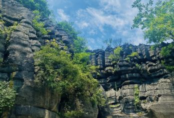 恩施梭布垭石林景区一日游【含门票+往返车】【[梭布垭石林]— 4.6 亿年前的海底世界，被称为世界第一奥陶纪石林】