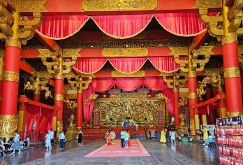 螺丝壳+都匀秦汉影视城一日游·私家团·含门票·自由行无猫腻【[优势亮点]私家团、ViP一单一团，不拼车，不拼人，专车专用，属于专属空间。】