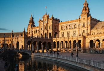 西班牙马拉加海滩+‌阿尔卡萨瓦城堡【中文司机/可订多日】【免费量身定制行程，多日行程包车巨惠！详情可咨询客服人员！】