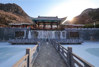 中国济南青铜山大峡谷一日游【沧州出发】【体验济南最长的挂壁玻璃栈道，风景如画的景色参观。 舒活筋骨的爬山体验。】