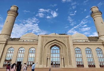 阿塞拜疆巴库+戈布斯岩画+泥火山+拜火教神庙一日游丨上门接送【这个一般海水一半火焰的欧亚明珠，从泥火山的神秘景观到岩石艺术的古老故事，放佛置身以前的世界！】