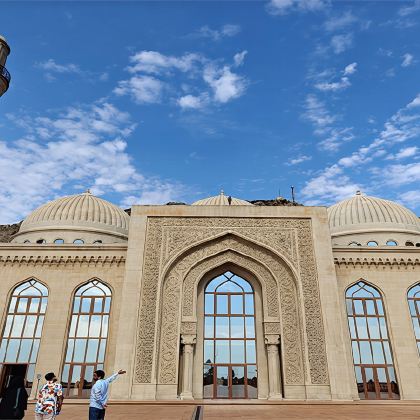 阿塞拜疆巴库+戈布斯岩画+泥火山+拜火教神庙一日游丨上门接送