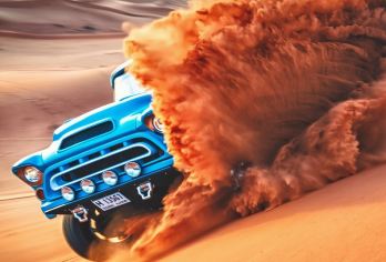 迪拜沙漠冲沙/黄沙红沙/中文客服/汉娜彩绘+晚餐表演+骑骆驼【沙漠冲沙，专业车手领航，于沙海起伏间畅享速度与激情。如需包车请拍六份。产品视频为精品营地。】