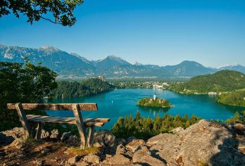 斯洛文尼亚一日游 - 波斯托伊纳洞穴、普雷贾玛城堡和布莱德湖【想体验斯洛文尼亚的终极一日游吗？参加从卢布尔雅那出发的小团导览游，探索波斯托伊纳溶洞、普利雅玛城堡和布莱德湖。】