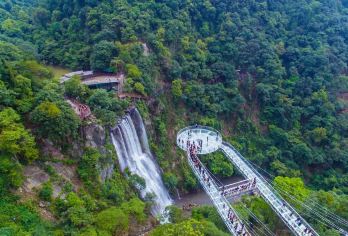广州灵活私人一日活动（玻璃大峡谷 + 可选地标景点）【行程完全可定制 - 在游览完玻璃大峡谷后，选择您喜欢的景点，打造个性化体验！ 私人导游和车辆 - 享受专属导游和车辆服务，行程灵活，无需参加拥挤的旅行团。 惊险刺激的玻璃峡谷——漫步中国最长的玻璃悬索桥，欣赏令人叹为观止的峡谷美景！】