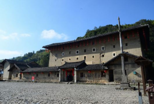 南靖田螺坑景区+福建土楼王景区包车一日游【[本地旅行社资质齐全]天天发团，自有车队，客家专业司机10年驾龄经验】