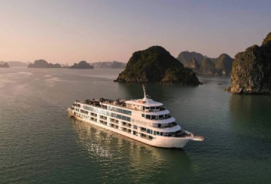 下龙湾五星豪华大使游轮【Ambassador Cruise】【享用轻食早餐和优质午餐，尽情欣赏壮丽的下龙湾全景】