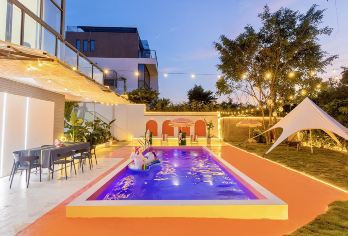 从化粉色梦幻8房15床温泉泳池别墅+KTV+私家泡池+麻将【别墅内带泳池+双温泉入户+独立KTV+麻将+烧烤，配套设施齐全。】