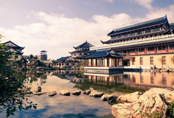 景德镇瑶里古镇+皇窑+瓷宫+寒溪+东埠一日游【非遗制瓷技艺】【景德镇瑶里一日游，瓷都旅游官方专营店，正规旅游车资质，含承运人责任险、旅行社责任险、旅游意外保险】