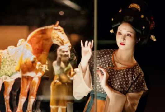 【20人小团】洛阳白马寺+博物馆+龙门石窟一日游免预约博物馆【[酒店上门接送]洛阳市区中心酒店早上8-9点酒店接团，早餐后再出发，洛阳博物馆免预约，保证进博物馆】