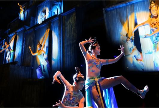 《又见敦煌》演出一日游【 随演出一起穿越敦煌千年历史】【上门接送：市区酒店上门接送！一人即可成团，行程更自由，旅行更舒适！此团全新升级纯玩无购物。】