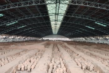 西安秦始皇帝陵博物院(兵马俑)+华清宫+《驼铃传奇》秀一日游【[亮点1]安心出游，总社发团、可选经典团/资深导游讲师VIP头等舱团/16人精致团，解锁游玩新方式！】