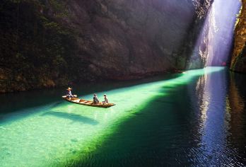 恩施屏山峡谷一日游【可选宣恩夜游 含船 纯玩 天天发班】【[品质出行]恩施经典景区网红景点，早接晚送，不换车中转，直达景区，纯玩无购物！】