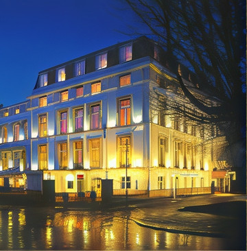 卡尔顿大使酒店