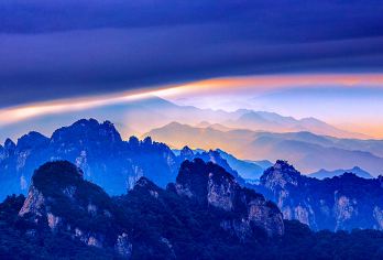 洛阳老君山1日游+龙门石窟2H深度人工讲解【集散中心专线线路、按时按质发团、优秀导游带团、直达索道站、纯玩、不购物】