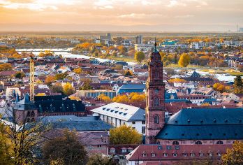 德国法兰克福海德堡+吕德斯海姆+莱茵河谷游船一日游/中文司机【包车随心选择，行程安排可调整】