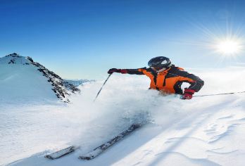 新疆乌鲁木齐白云国际滑雪场一日游【直达景区/充足游览时间】【多条高空缆车,多条雪道,满足不同水平雪友要求】