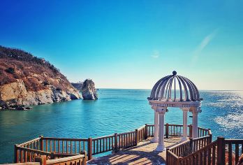 金石滩十里黄金海岸+喂海鸥海上垂钓+国家地质公园一日游【[精品赠送] 大连海域网红赶海，海螺，螃蟹、扇贝、蚬子等赶海出海体验；】