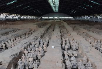 西安兵马俑+华清宫+千古情【可选16人精品团/10人优享团】【[亮点1]总社发团，赠伴手礼+双景区耳麦+午餐+汽水，可16人团/10人轻奢团/《西安千古情》；】