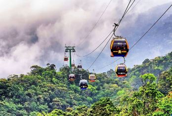 巴拿山和金桥私人旅游，含中国导游和按摩体验【便捷的酒店接送服务将助您顺利启程并安全返回。 漫步在新建成的金桥上，欣赏从山顶到海滩的壮丽景色。这座桥长150米，海拔1414米。 您可以选择*适合您需求的各种水疗护理，并享受使用 **** 天然成分带来的舒缓体验。】