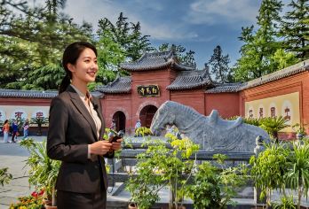 洛阳白马寺人工导游讲解【1-2小时大咖讲解丨可拼团丨可包团】【[佛教祖庭]专业讲解揭秘白马寺的历史地位，讲解老师串联中式古建与印度、缅甸风格佛殿风格建筑】