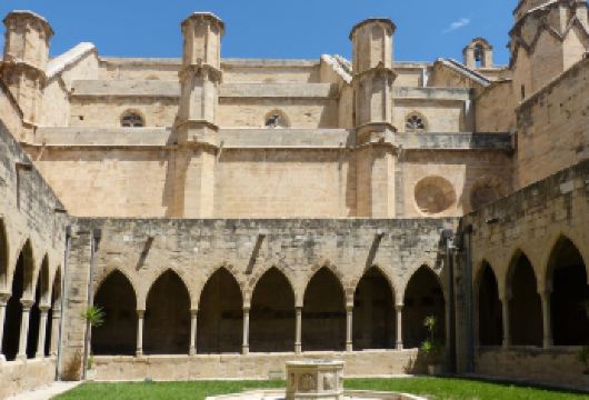 巴塞罗那出发：托尔托萨小镇一日游【摩尔城堡瞰河景，哥特教堂探艺术，中世纪犹太区寻旧痕，冈萨雷斯公园赏古建，托尔托萨一日尽览千年文明】