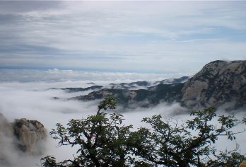 陕西华山一日游【15人精致小团/上门接早/手套+祈福丝带】【[品质纯玩]8-15人商务小车出行，给予您充足的华山游玩时间！需购买景区10/人BX费用。】