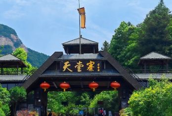 天堂寨＋白马大峡谷一日活动【红色绿韵◆2-8人小团】【天堂寨漫步观瀑赏翠林，白马大峡谷踏溪觅奇石，2-8人小团悠享皖西红绿美】