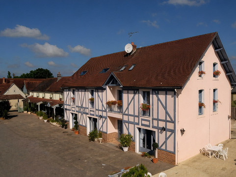 Chaource酒店住宿-Logis Hotel Aux Maisons