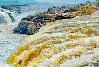 陕西黄河壶口瀑布+黄帝陵一日游【可选陆地头等舱/专车接早】【西安市三环内专车上门接驾，让您无忧舒心出行。】