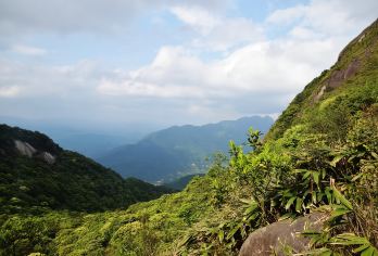 五指山+老虎头一日游【【五虎线】挑战从化五指山+老虎头】【五指山有十多座海拔超过千米的山峰，浪漫的驴友们为其定下了拇指峰、食指峰、中指峰、无名指峰和尾指峰】
