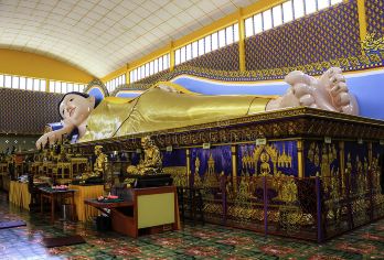 槟城升旗山+极乐寺+街头艺术街区+姓氏桥+泰国卧佛寺一日游【体验槟城现代艺术】