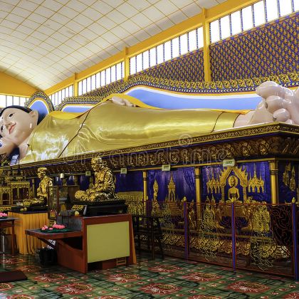 槟城升旗山+极乐寺+街头艺术街区+姓氏桥+泰国卧佛寺一日游