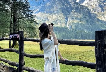 丽江玉龙雪山【云杉坪+蓝月谷】一日游+6-8人小团+赠衣氧【[精选路线]6-8人精品小团、车型舒适温馨、让您的行程无憾，行程轻松愉快】