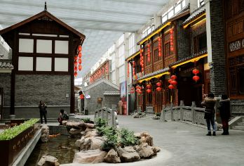 伪满皇宫+长影旧址+净月潭【十佳·导游·讲解·特色吉菜】【[一直被模仿·从未被超越]起驾--巡游-看御路-观今朝[沉浸式体验]高餐标午餐，逛遍长春，便捷出游。】