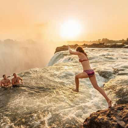 【赞比亚维多利亚瀑布】利文斯通岛魔鬼泳池半日游 | 酒店接