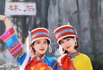 昆明石林风景区一日游【含5A石林门票中餐+导游服务讲解】【[品质旅游]服务型导游带队，出发时间不赶早，游览时间充足，无影响消费，纯玩无购物。】