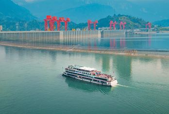 两坝一峡游船+葛洲坝船闸+三峡大坝【赠KFC/VIP尊享游】【[专属权益]12项VIP权益专属服务，赠KFC早餐】