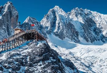 丽江玉龙雪山景区【大索道+印象丽江+蓝月谷】一日游+赠衣氧【[精选路线]玉龙雪山冰川公园大索道一日游，含进山费、索道票、演出票，接送、大瓶氧、防寒服、矿泉水】