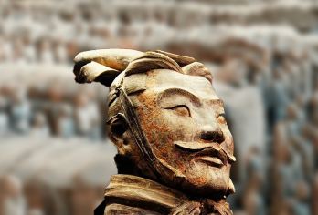 2-8人精品团-西安秦始皇帝陵博物院(兵马俑)+华清宫一日游【拒绝走马观花】