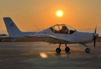 云南红河弥勒飞行体验【飞行驾驶+云端漫步+览尽弥勒美景】【云端漫步，弥勒飞行，解锁天空新视角。】