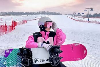 赠雪圈驯鹿园＋滑雪套票＋马拉爬犁免费接送【亚布力滑雪场一日游【免费接送：亚布力西站/南站/亚布力旅游度假区所有酒店民宿免费接送，出行更方便，避免在寒风中等车。】